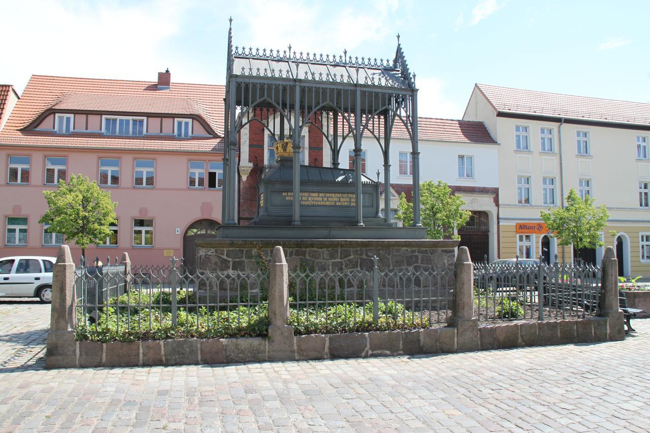 Hotel Zum Birkenhof Stechlin Екстериор снимка